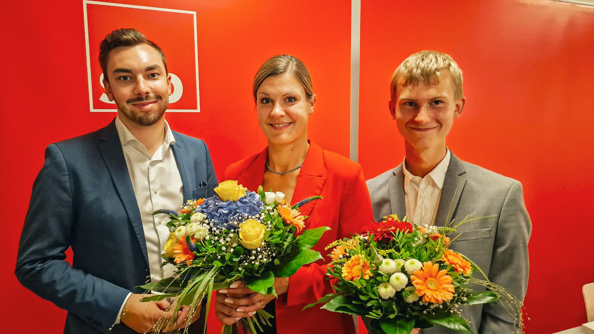 Unser Team für die Landtagswahlen: Martina Maxi Schmidt (Mitte) und Ron Straßburg (rechts) gemeinsam mit dem Unterbezirksvorsitzenden Kurt Fischer (links)